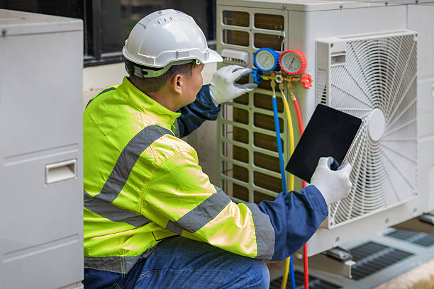 Professional Hvac technician working in Palos Hills, IL